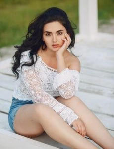 VIP companion girl in Barmer – discreet service